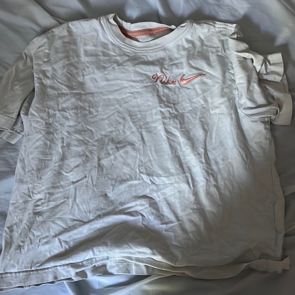 Nike tshirt medium white/cream color